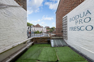 Roof Terrace- click for photo gallery